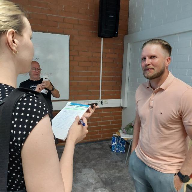 Sotkamon lehti haastattelee