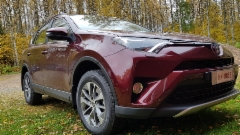 OK-Auto Äänekoski sponsoroi koetta antamalla kokeen ajaksi käytöön Hybridi Toyota RAV:n