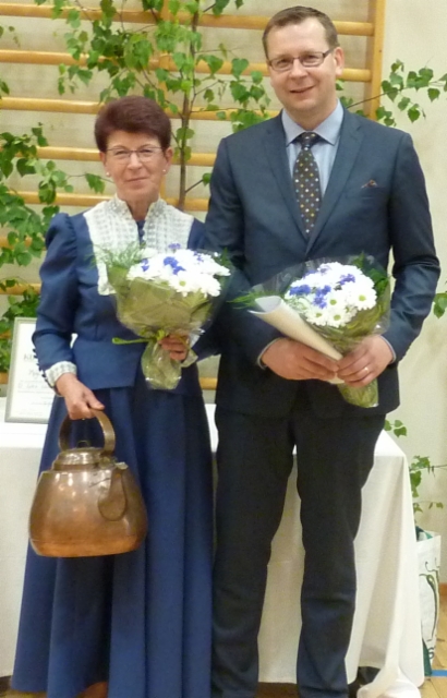 Maija-Liisa Karvinen ja juhlapuhuja Kim Huovinlahti.