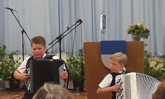 Robert ja Henrik Lamberg soittivat harmonikkaa yhdessä ja erikseen.Kuva: Anna-Liisa Huhtala