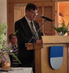 Puheenjohtaja Jyrki Ohristo toivotti väen tervetulleekksi Suviehttoseen. Kuva: Liisa Jaakkola.