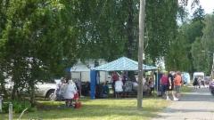 Varjopaikat kelpasivat markkinavieraille.