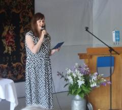 Juontaja Hanna Antila.