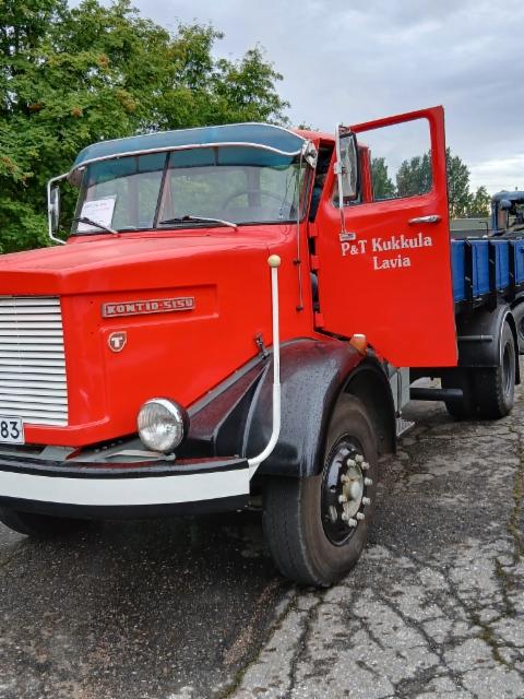 Aimo Sampakosken kunnostettu kuorma-auto. (Jukka Tuomisto)