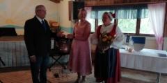 Yks t&auml;mm&ouml;sen julkistus. Arto Ivanoff, Helena T&ouml;rm&auml;l&auml; ja Liisa Jaakkola.