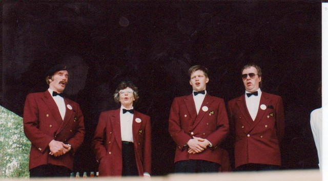 lpo hallefarsissa ruotsissa 1994. orkesterin laulajat.