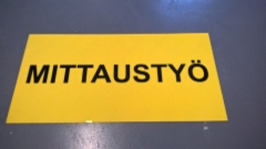 Tunnnusvalaisimen etupinta