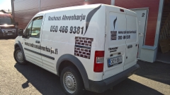 Pakettiauton mainosteippaus
