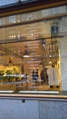 Myym&auml;l&auml;n ikkunateippaus