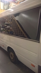 Pikku bussin lasien tummennus