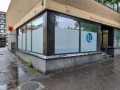 Lohjan Tilipalvelun ikkunoiden teippaus