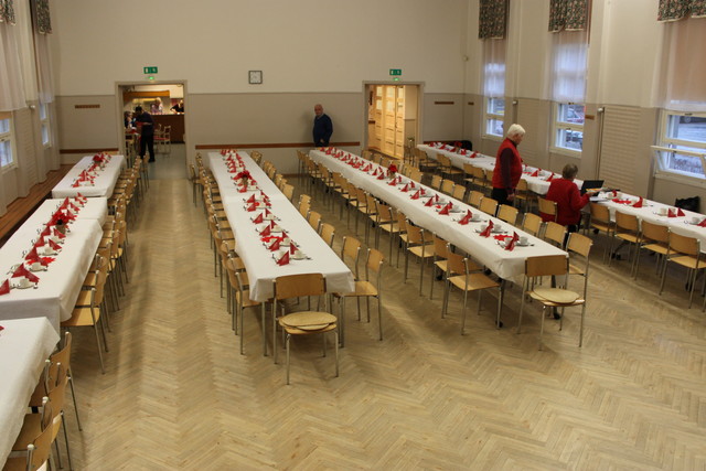 katetut_poydat_odottavat_juhlijoita