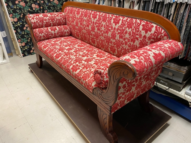 Empire-tyylinen sohva 