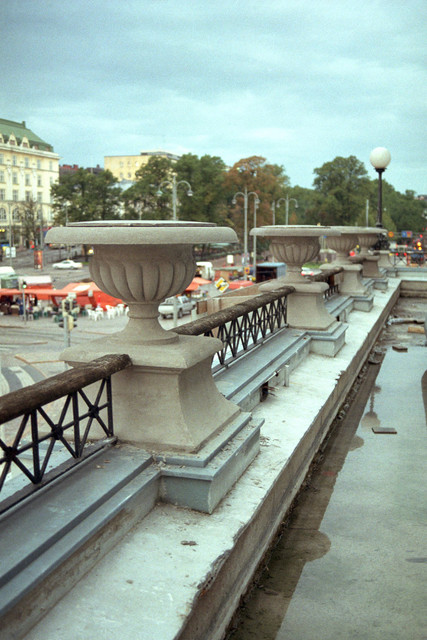   Helsingin kaupungintalon parvekekoristeet, 1998 