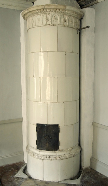 Fortuna -tehtaan kaakeliuunin muuraus, 2013 Tammisaari, yksityisasunto