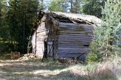 Riihi siiretty Kokkolasta perinnepihaan