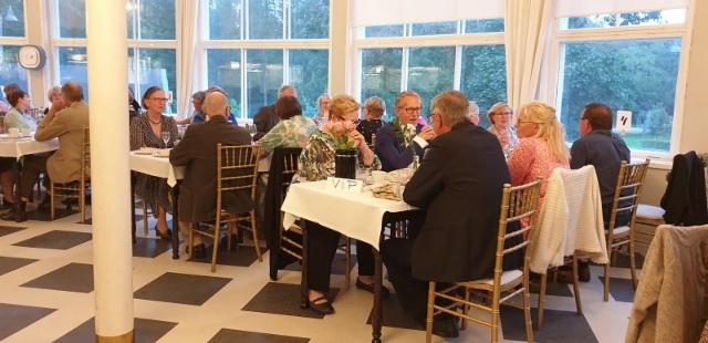 6__tiistai-iltaa_vietettiin_villa_sandvikenin_tunnelmallisessa_ravintolassa_-_20240820_212007