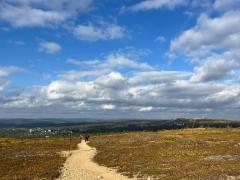 8__iisakkipaatla_nakyma_avautuen_saariselan_kerskustaan_ja_kaunispaalle