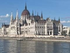 11__budapestin_parlamentti_komeudessaan_-_img-20250430-wa0013
