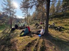 23__pessinlammella_-_odotellaan_lettujen_valmistumista_ja_nautitaan_omista_evaista