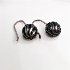 Tahitinhelmikorvakorut, kaiverretut