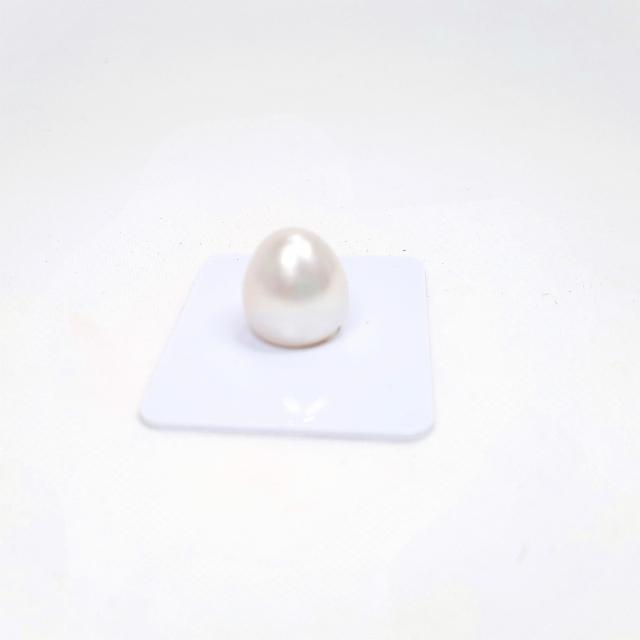 Etelämeren helmi pisara 12-13 mm, B 200 €