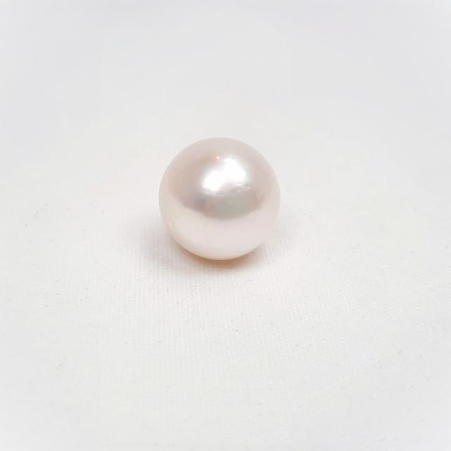 Etelämeren helmi12 mm, poraamaton B, 220 €