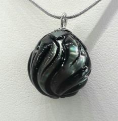 Tahitihelmiriipus, kaiverrettu