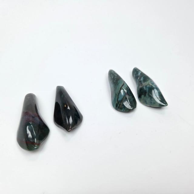 Akaatti, muotoon hiotut parit