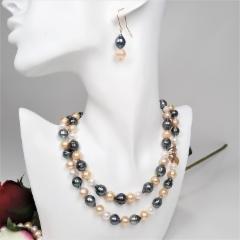 Helminauha tahitin-, etel&auml;meren- ja akoyahelmist&auml; (kuva 1/2)