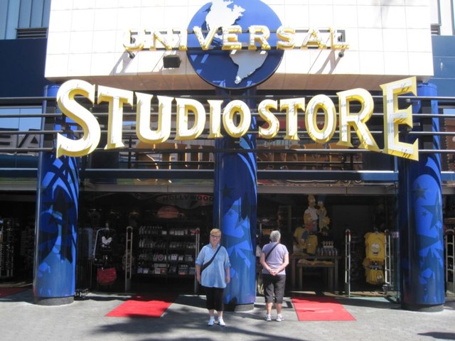 11 studio store, universal studios