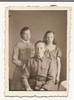 Elma, Toini ja Alpo Salmela Eimisjärveltä kuva otettu joskus vuosina 1940- 45