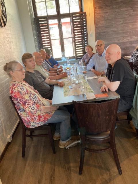 Lounaalla 1/2 Lounaalla 1/2