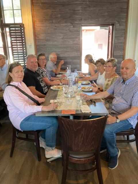 Lounaalla 2/2 Lounaalla 2/2