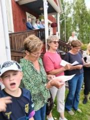 kuva5_sukulaulun_laulamista