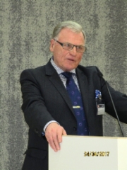 Puheenjohtaja Jouko Aaltonen avasi kokouksen