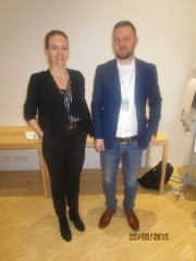 Iiris Saranpää ja Samuli Paronen esittivät kokousväelle demon tuulilasivahinkoilmoituksen tekemisestä verkossa