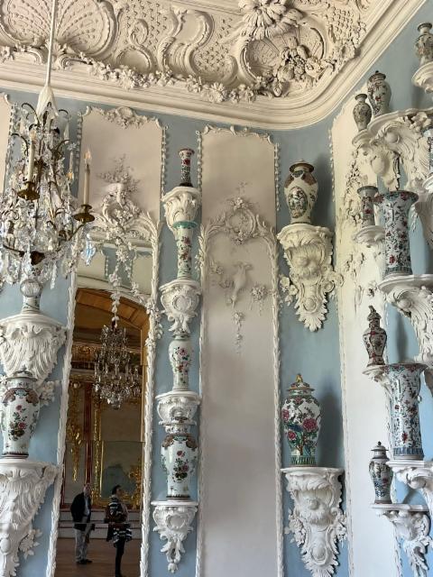 Palatsin posliinihuone