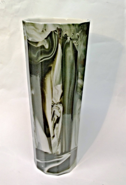 Marmoroitu-maljakko | Marbled vase | 