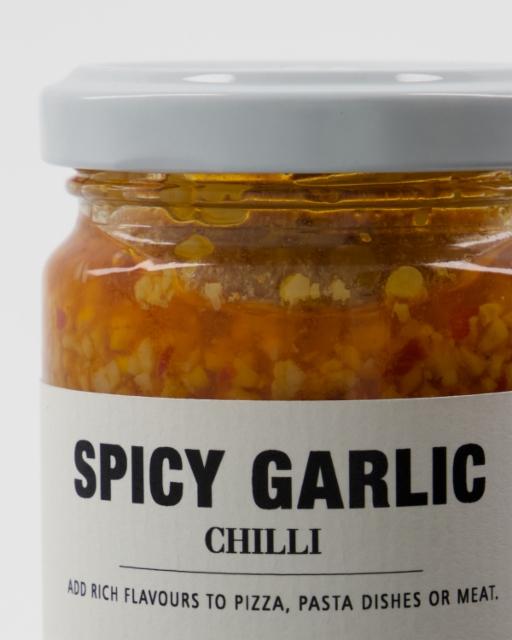 Valkosipuli chiliöljyssä Valkosipuli chiliöljyssä
