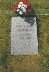 Airi Kantanen: kuva isäni hautakivestä