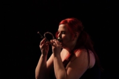 Heidi Yli-Luoma näytelmässä Orfeus 2012.