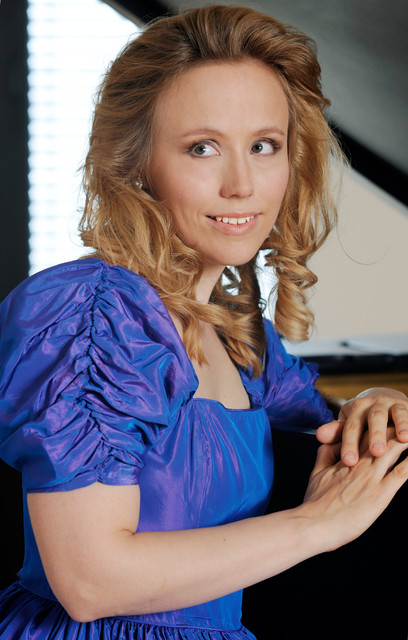 Terhi Dostal, pianist