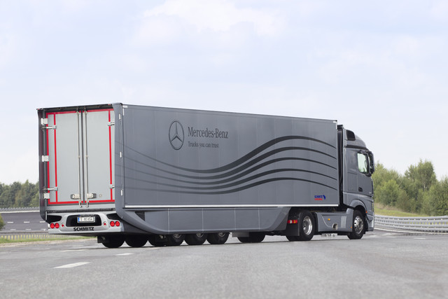  IIA : Mercedes Benz Aerodynamic Truck & Trailer 