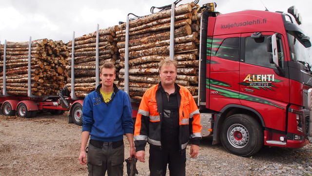 Kertausta : Kuormavertailukoe FinnMetko 2014 työnäytösalueella, Artikkeli Metsäalan Ammattilehden Nro 5 sivulla 108.