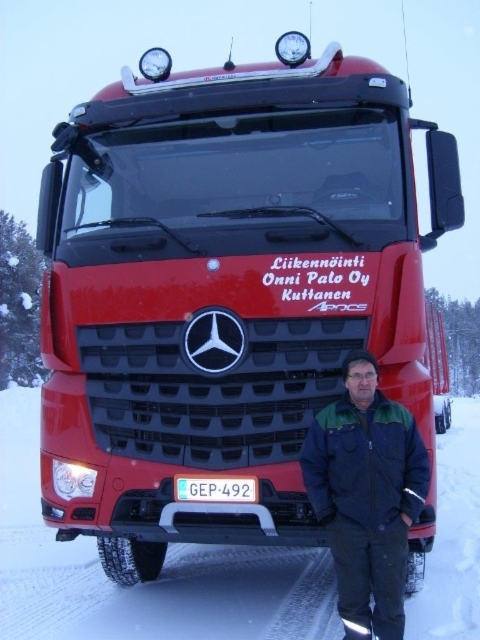 Veijo Palo vastaa tämän Suomen POHJOISIMMAN puutavarayhdistelmän liikennöinnistä.