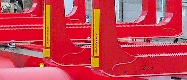  XLR 8 aero 3.25x2.55. Punainen RAL 3002