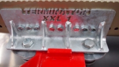 Tehokkaat liukuestepinnat vaativat tehokkaat pankkokiinnitykset - se on meillä vakiotoimituksissa.