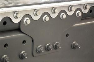 ,,,nykytuotannossa muovimaalit vain suojaisessa autorungossa....