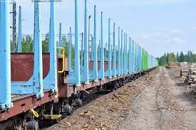 Junavaunujen pankoissa, ja etuseinissä ei ole teippejä, mutta muovimaalia irtoilemaan on sitäkin enemmän.